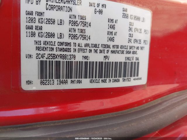 2000 CHRYSLER VOYAGER 2C4FJ25BXYR881370 Photo 8