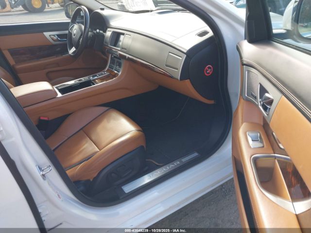 2015 JAGUAR XF SAJWJ0FF5F8U63069 Photo 4