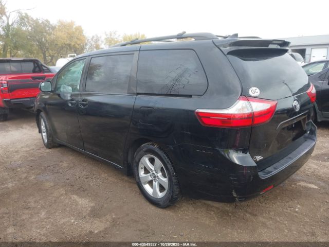 2018 TOYOTA SIENNA 5TDKZ3DC6JS931881 Photo 2