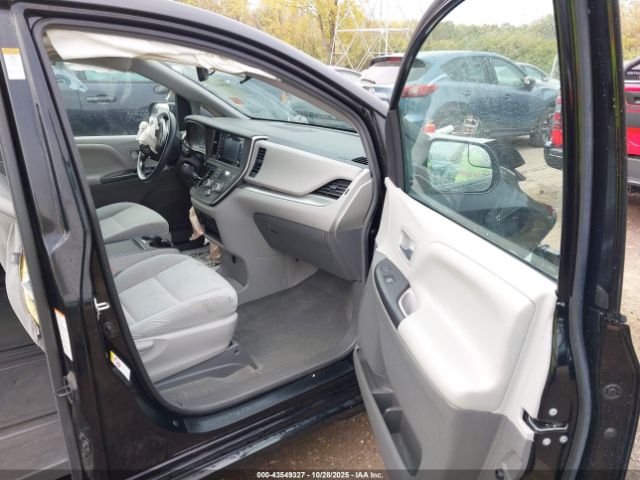 2018 TOYOTA SIENNA 5TDKZ3DC6JS931881 Photo 4