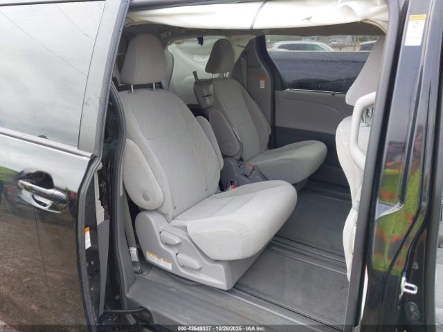 2018 TOYOTA SIENNA 5TDKZ3DC6JS931881 Photo 7