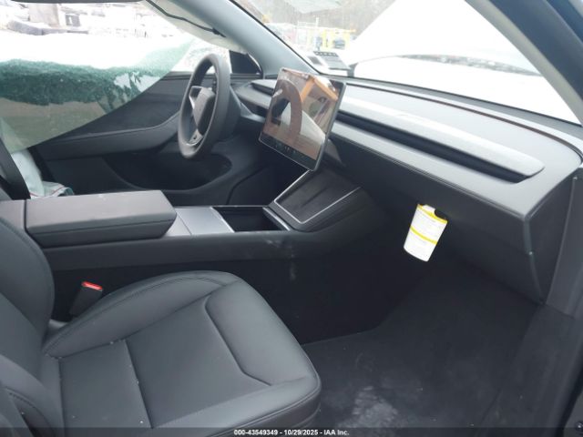 2026 TESLA MODEL Y 7SAYGDEE1TF447021 Photo 4