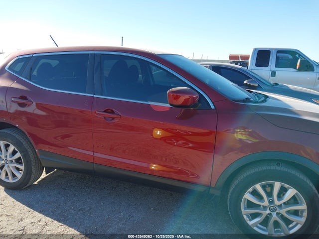 JN1BJ1AV2MW305852 Nissan Rogue Sport S Fwd Xtronic Cvt