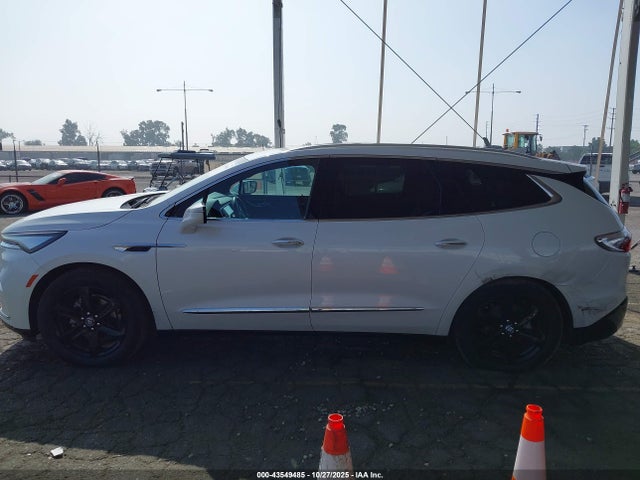 5GAERBKW5RJ111998 Buick Enclave Essence