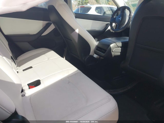 2021 TESLA MODEL Y 5YJYGDEE8MF081069 Photo 7