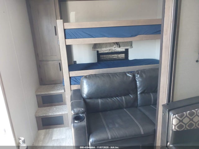 5ZT2AVTB9MB929533 Forest River Prime Time Avenger Travel Trailer