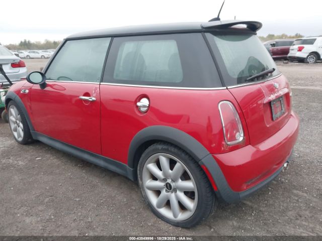 2006 MINI COOPER S WMWRE33506TN26893 Photo 2