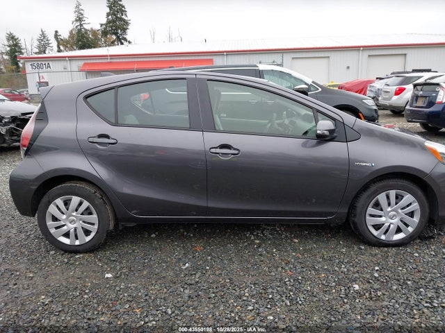 JTDKDTB31G1132016 Toyota Prius C One