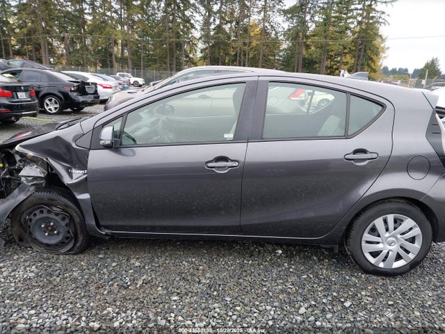 JTDKDTB31G1132016 Toyota Prius C One