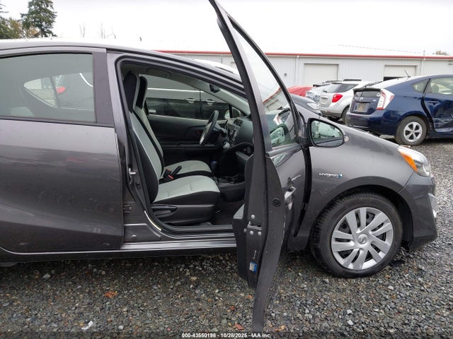 JTDKDTB31G1132016 Toyota Prius C One