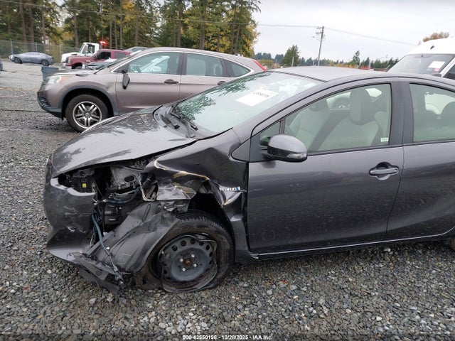 JTDKDTB31G1132016 Toyota Prius C One