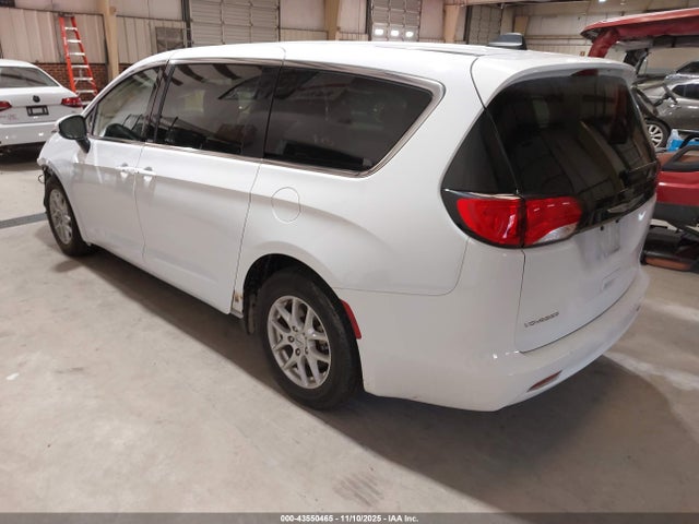 2022 CHRYSLER VOYAGER 2C4RC1CG3NR159248 Photo 2