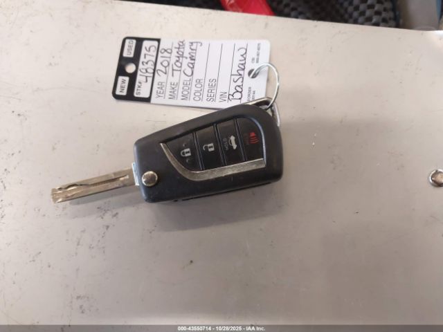 2018 TOYOTA CAMRY 4T1B11HK0JU153775 Photo 10