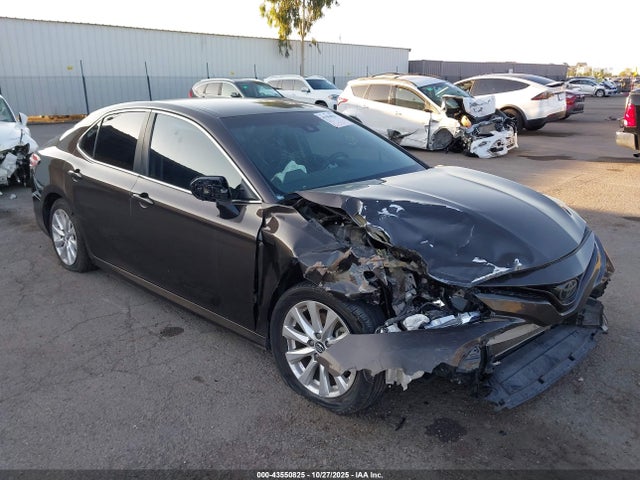 4T1B11HK6JU522333 Toyota CAMRY LE