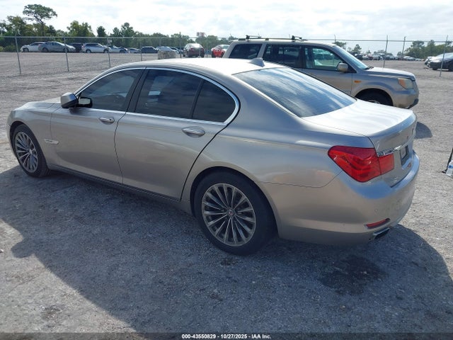 2011 BMW 740I WBAKA4C50BC612511 Photo 2