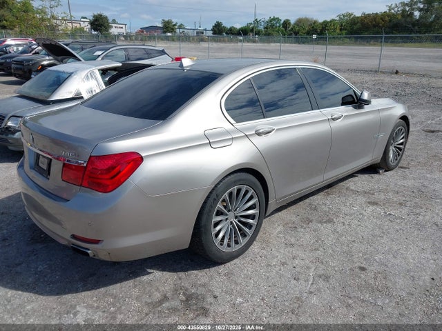 2011 BMW 740I WBAKA4C50BC612511 Photo 3