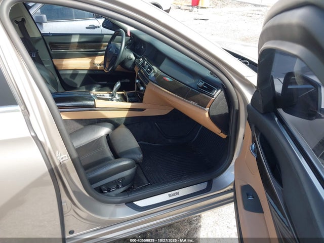 2011 BMW 740I WBAKA4C50BC612511 Photo 4