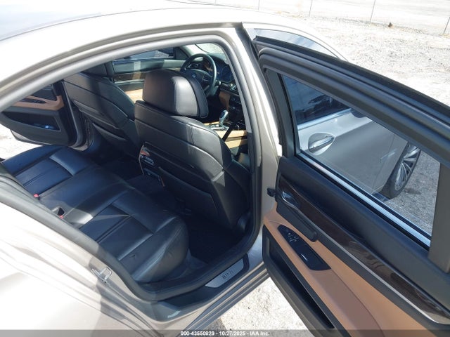 2011 BMW 740I WBAKA4C50BC612511 Photo 7