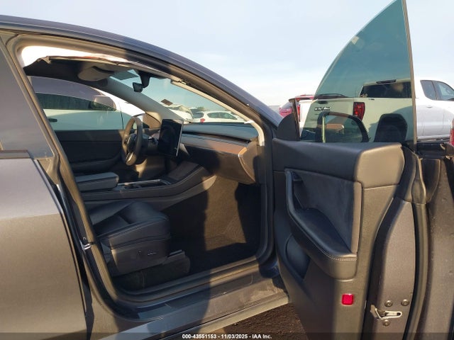 2021 TESLA MODEL Y 5YJYGDEE9MF253531 Photo 4