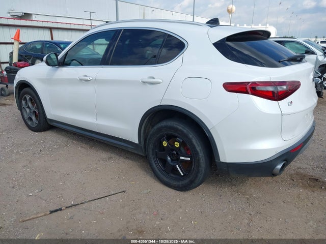 2018 ALFA ROMEO STELVIO ZASFAKBN6J7B80435 Photo 2
