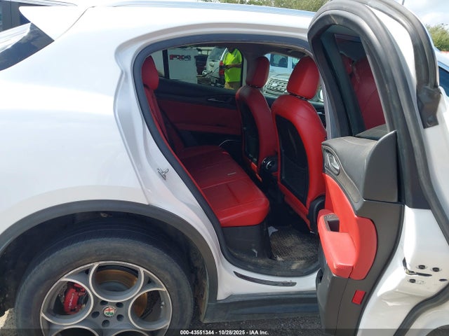 2018 ALFA ROMEO STELVIO ZASFAKBN6J7B80435 Photo 7