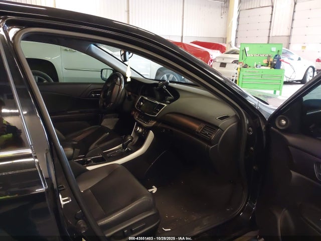 Honda Accord 2015 1HGCR3F93FA020452 Image 17