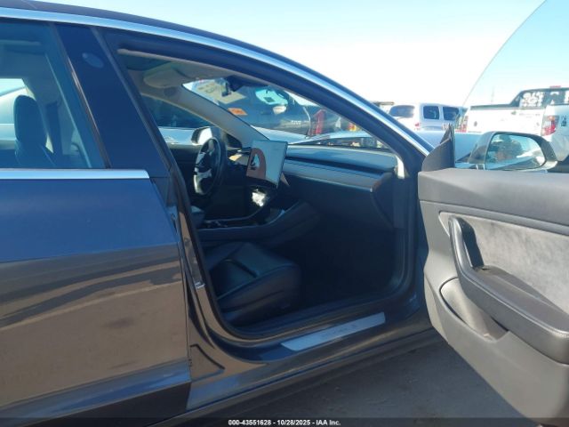 2019 TESLA MODEL 3 5YJ3E1EB7KF386323 Photo 4