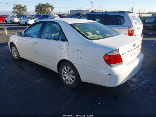 2005 TOYOTA CAMRY 4T1BE32K15U018447 Photo 2