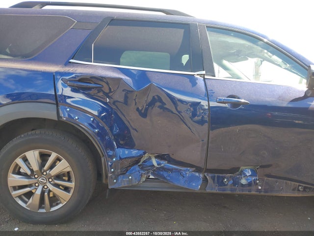 5N1DR3BA1NC228346 Nissan Pathfinder Sv 2wd