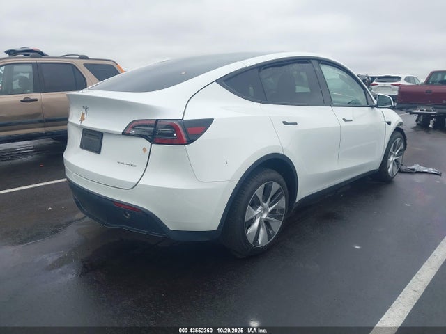 2023 TESLA MODEL Y 7SAYGDEE0PF614667 Photo 3