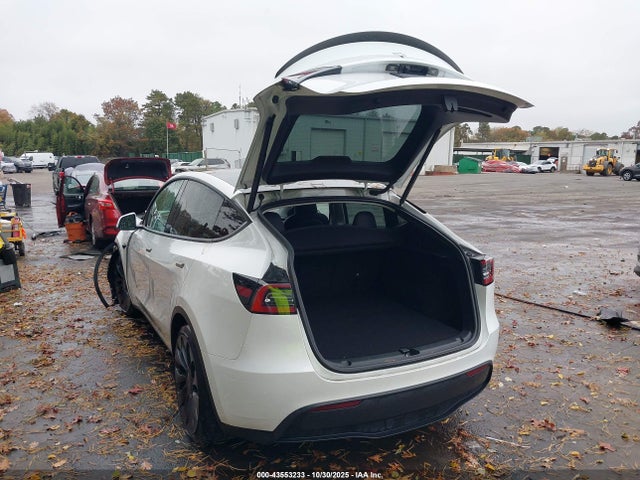 2023 TESLA MODEL Y 7SAYGDEF8PF778726 Photo 2