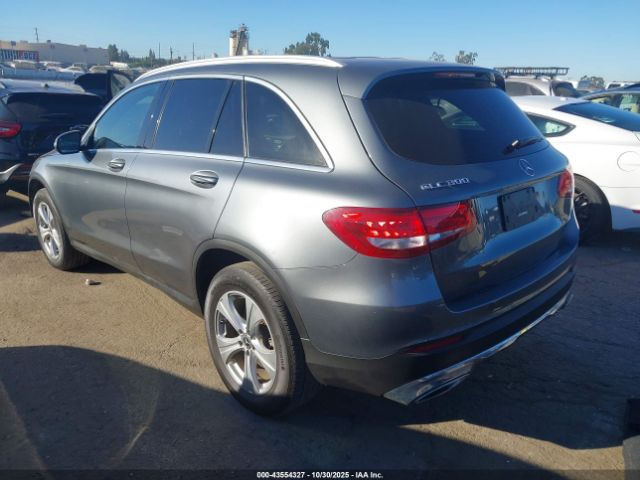 2018 MERCEDES-BENZ GLC 300 WDC0G4JB2JF437655 Photo 2