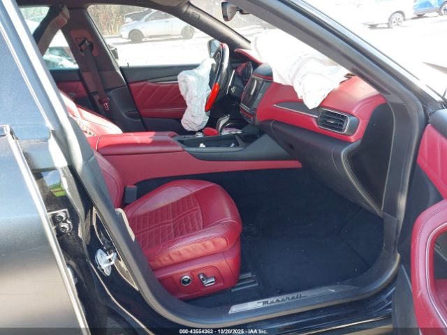 2021 MASERATI LEVANTE ZN661XUS7MX372314 Photo 4