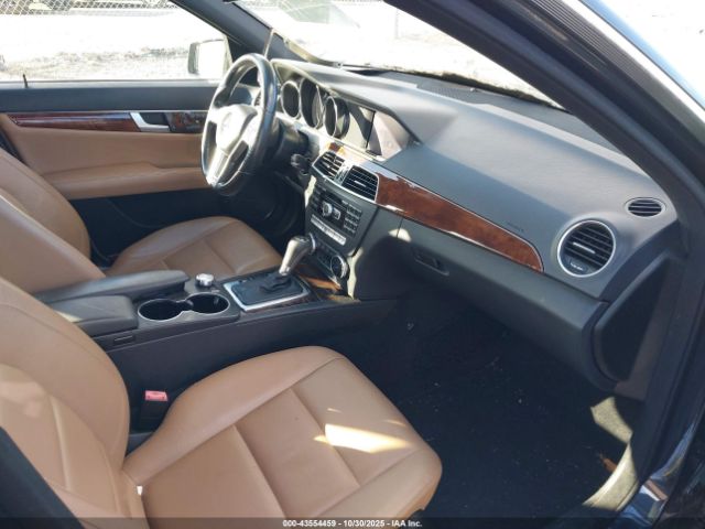 2014 MERCEDES-BENZ C 250 WDDGF4HB7EG194489 Photo 4