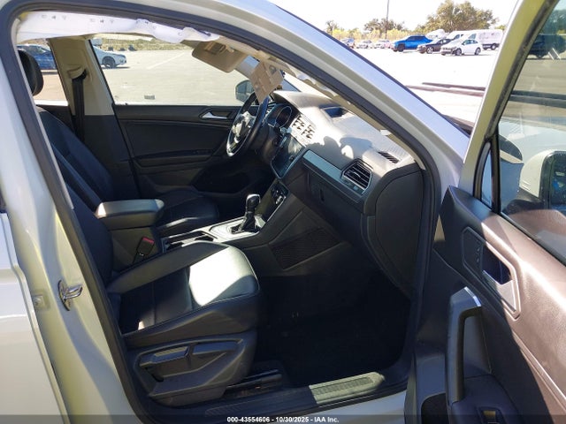 Продаж на аукціоні авто 2019 Volkswagen Tiguan 2.0t Se/2.0t Sel/2.0t Sel R-line/2.0t Sel R-line Black, vin: 3VV3B7AX4KM007921, номер лоту: 43554606