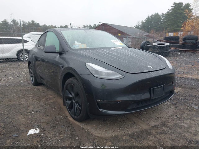 2025 TESLA MODEL Y 7SAYGAEE5SF263181 Photo 0