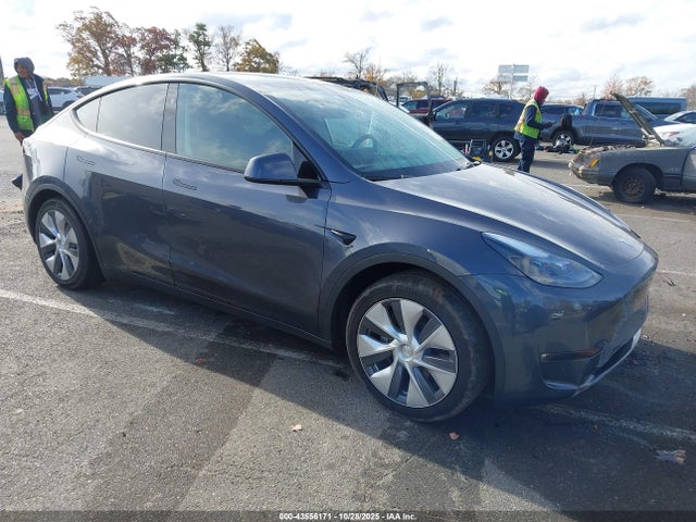 2023 TESLA MODEL Y 7SAYGAEEXPF850578 Photo 0