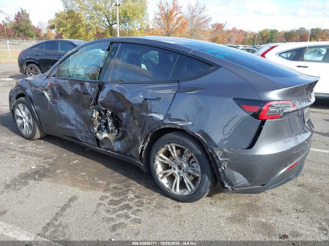2023 TESLA MODEL Y 7SAYGAEEXPF850578 Photo 2