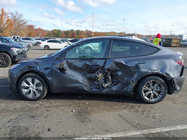 2023 TESLA MODEL Y 7SAYGAEEXPF850578 Photo 5
