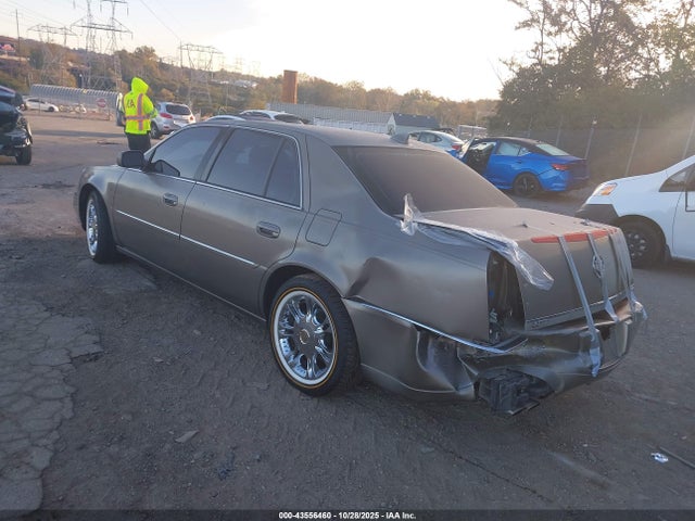 2011 CADILLAC DTS 1G6KD5E61BU122307 Photo 2