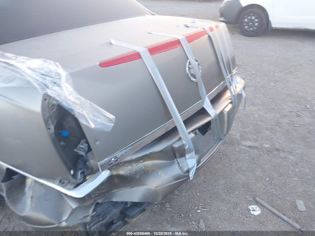 2011 CADILLAC DTS 1G6KD5E61BU122307 Photo 5