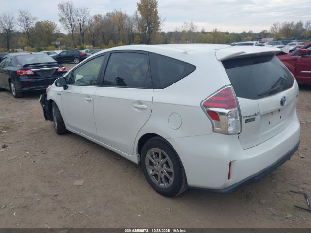 2015 TOYOTA PRIUS V JTDZN3EUXFJ022712 Photo 2