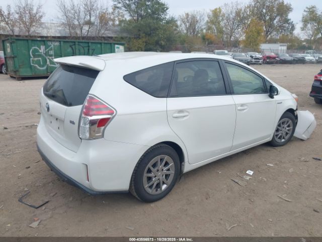 2015 TOYOTA PRIUS V JTDZN3EUXFJ022712 Photo 3