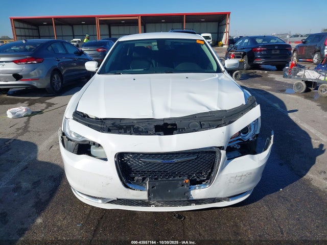 43557164 :رقم المزاد ، 2C3CCARG1JH317152 vin ، 2018 Chrysler 300 Touring L Awd مزاد بيع