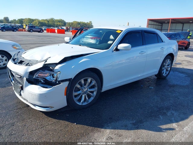 2018 CHRYSLER 300 2C3CCARG1JH317152 Photo 1