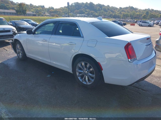 2018 CHRYSLER 300 2C3CCARG1JH317152 Photo 2