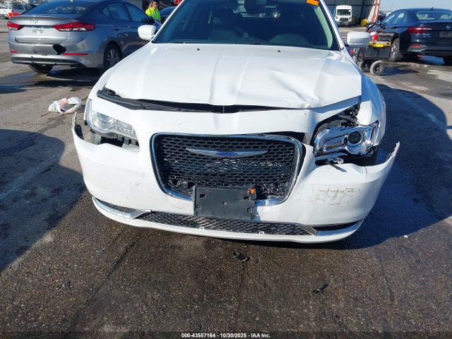 2018 CHRYSLER 300 2C3CCARG1JH317152 Photo 5
