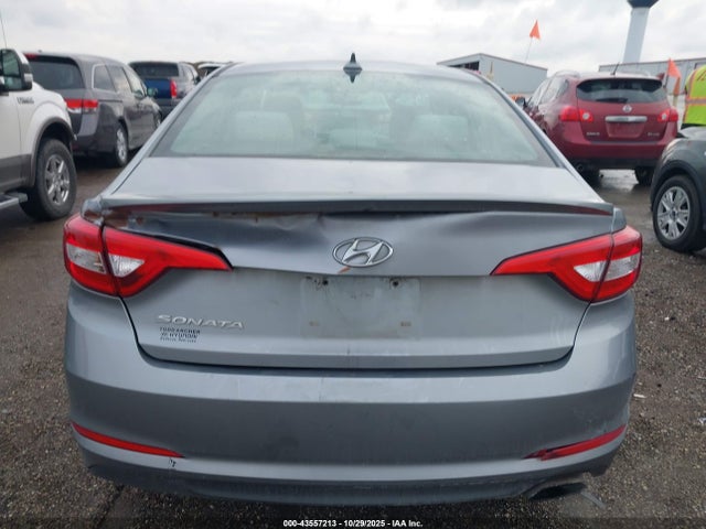 43557213 :رقم المزاد ، 5NPE24AF5FH143645 vin ، 2015 Hyundai Sonata Se مزاد بيع