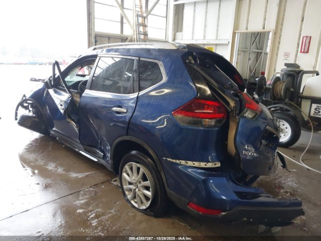 2018 NISSAN ROGUE KNMAT2MTXJP563805 Photo 2