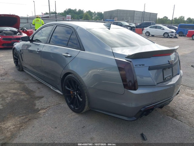 2018 CADILLAC CTS-V 1G6A15S64J0110005 Photo 2